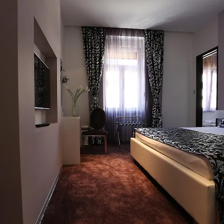 Starlight Luxury 4* Спліт