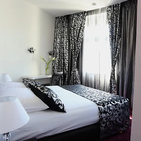 Πανσιόν Starlight Luxury Σπλιτ