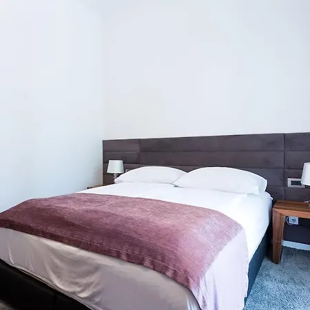 Гостьовий будинок Starlight Luxury 4*