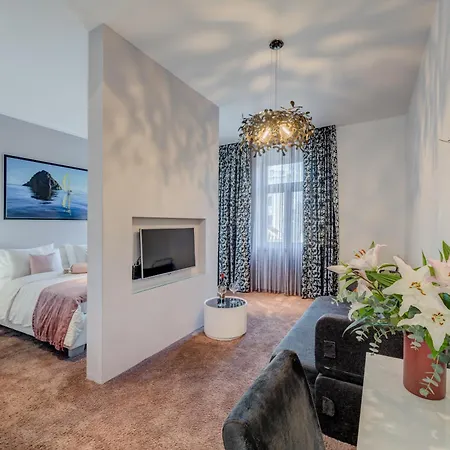 Starlight Luxury Гостьовий будинок 4*