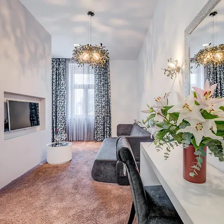 Гостьовий будинок Starlight Luxury