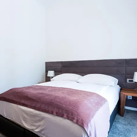 Starlight Luxury Split