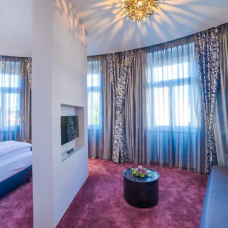 Konukevi Starlight Luxury 4*