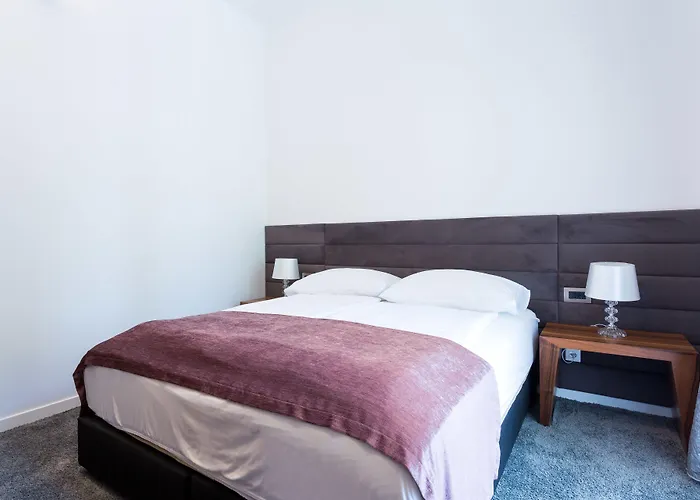 Starlight Luxury Split