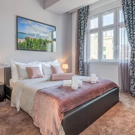 Starlight Luxury Split