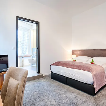 Starlight Luxury 4* Split