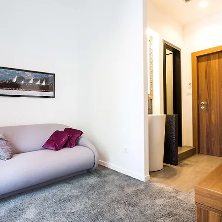 Starlight Luxury Split