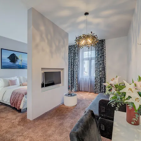 Starlight Luxury Penzion Split