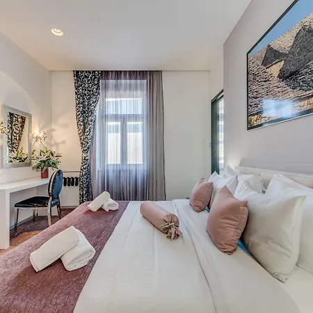 Starlight Luxury 4*