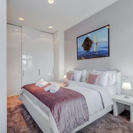 Starlight Luxury 4*