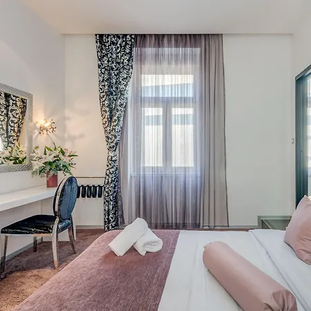 Starlight Luxury Split