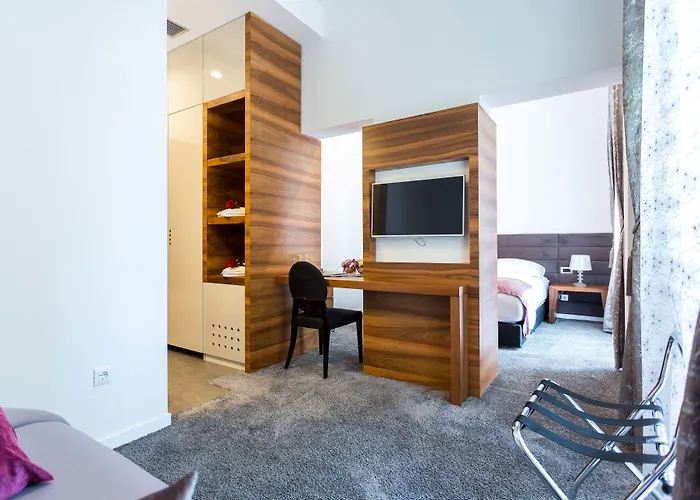 Starlight Luxury Split