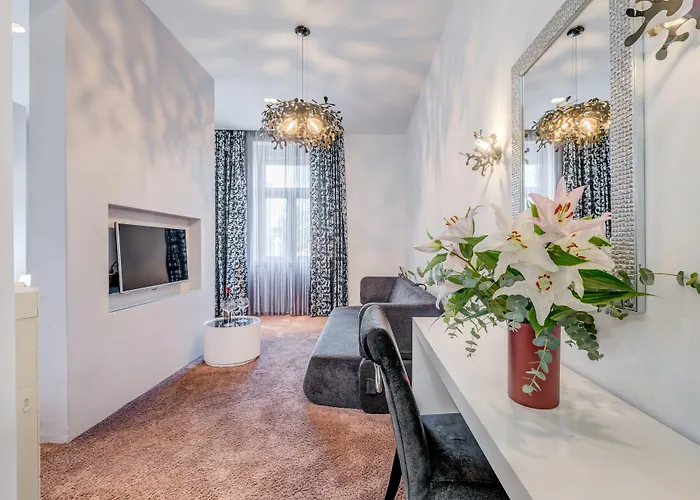 Starlight Luxury Split