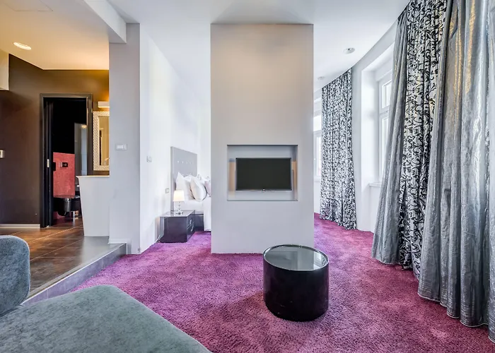 Starlight Luxury בית הארחה