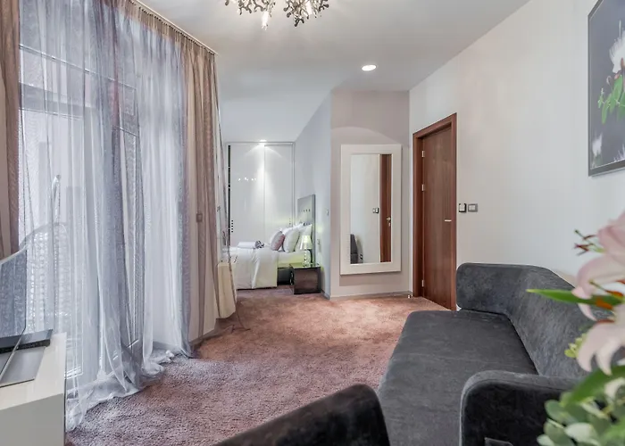 Starlight Luxury בית הארחה 4*